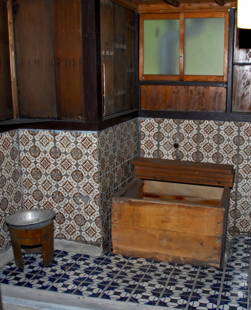 Touch The Tiles タイル名称統一百周年記念サイト